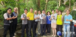 鄭文燦市長前往楊梅區水美里，視察「楊梅區鄭大模公宗祠綠美化案」。