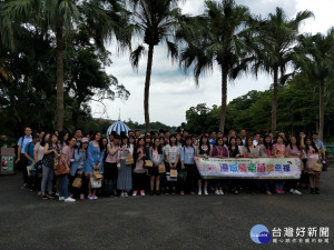 漫城情牽苗繪幸福有百餘男女青年參加。（南投縣府提供）