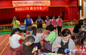 彰化市長林世賢在「彰化市2019親子DIY-彩繪摩天輪創作活動」中致詞。