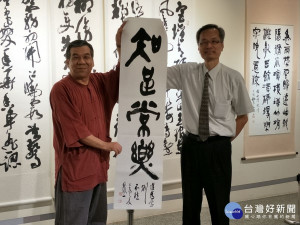 李憲專書法創作。圖／記者鄧富珍攝