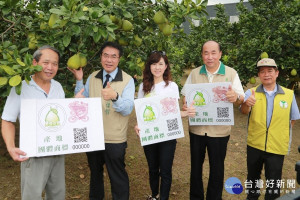 市長黃偉哲請民眾認清產地商標購買麻豆文旦。
