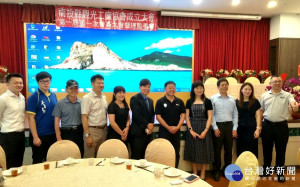 南投特色觀光工廠，日前在金竹味餐廳舉辦「南投縣觀光工廠協會」成立大會及第一屆會員大會選舉理監事，由翁啟富順利高票當選首屆會長。