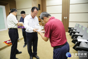 嘉義縣政府7月25日上午舉辦《獻米給教宗的男人》導讀會