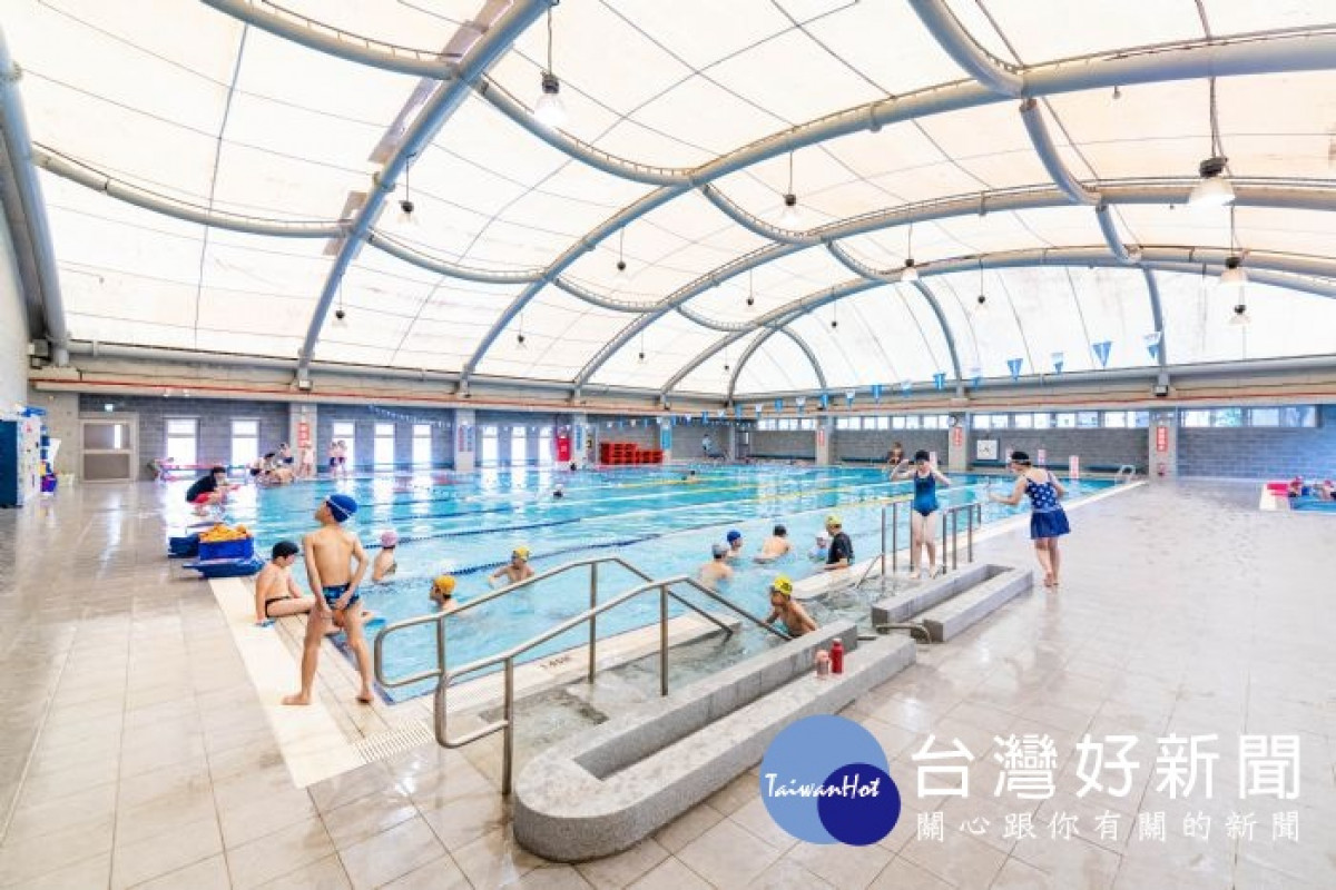 【台灣游泳池】7個台灣特色泳池推薦！無邊際泳池、高空滑水道...