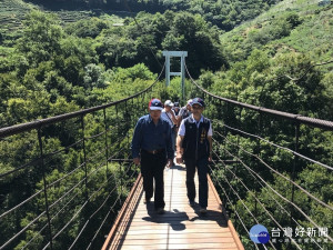 搭乘流籠體驗居民通行不便 陳大田上環山勘查