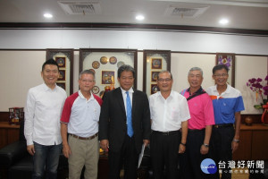 嘉義縣前教育處長王建龍（右三）商調臺南市議會教育委員會專門委員。