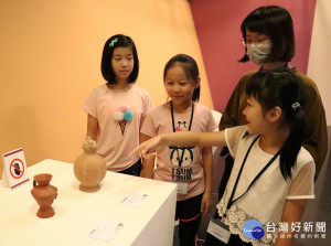 小小策展人親自導覽介紹展品及北臺灣文化