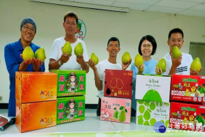 5位新農人義賣文旦做公益。