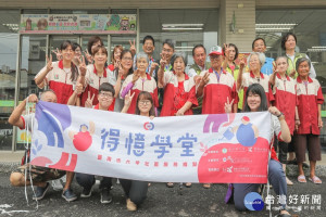 六甲得憶學堂長者展現信心。