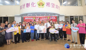 愛心企業家飛絡力公司董事長蔡其明籃球機20台、打地鼠機52台。圖／記者鄧富珍攝