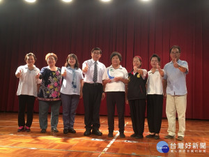 南投縣府表揚15家低碳認證標章的寺廟。（記者 扶小萍攝）