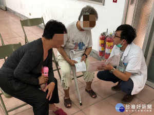 南投醫院安排醫師進駐無醫村為民服務。（南投醫院提供）