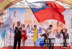 北港媽祖盃輪椅舞蹈國際公開賽17國選手以舞會友，台灣代表隊特於北港朝天宮舉辦授旗儀式，預祝旗開得勝、為國爭光，讓小鎮躍上國際舞台。