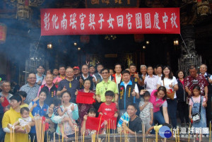 南瑤宮彰化媽契子女回宮團圓慶中秋。.
