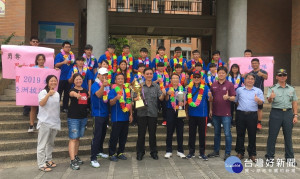 國立南投高中男女拔河隊載譽歸來。（記者扶小萍攝）