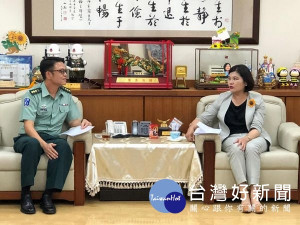 雲林縣後備指揮部為推展動員整備及災害防救工作，指揮官林鼎育上校特拜會縣長張麗善，深化軍民合作機制。