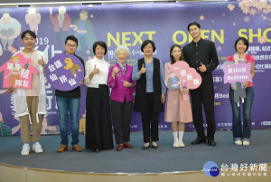 彰化縣長王惠美與彰化劇場藝術節各劇團。