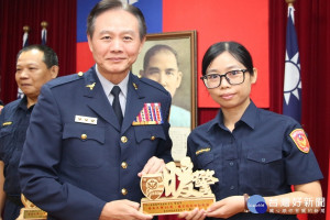 表揚員警。