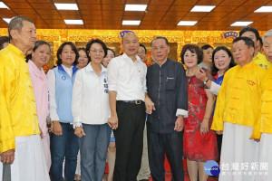 高雄市長韓國瑜率市府團隊前往左營區區里請益市政，藉由與地方人士座談，瞭解地方民情。