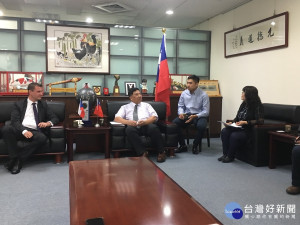 捷克辦事處代表訪南投縣府。（記者扶小萍攝）