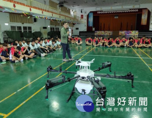 北港農工辦理「植物保護作業無人駕駛飛機操作研習」，讓新興科技與傳統農業結合，以有效率、省人力、更安全的方式協助處理農務。