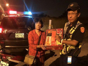 屏東波麗士默默行善　自掏腰包關懷轄內弱勢家庭