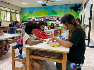 南投家扶中心埔里服務處於仁愛鄉中正村卡度部落課後照顧班於9月中旬正式上課囉!