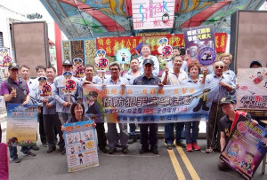 順安淞陽起重公司為宣揚敬老尊老，特邀請弱勢長輩餐敘，北港警方亦到場宣導反毒打詐及反賄選，陪伴長輩同樂。