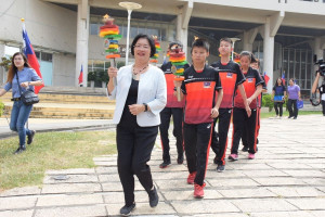 全國運動會聖火傳遞到彰化，縣長王惠美親自領跑。圖／記者鄧富珍攝