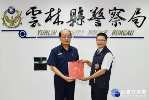 雲林縣警察局局長顏旺盛表揚執行全國同步掃黑行動專案有功員警，北港警分局偵查隊獲頒績優單位。