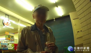 失智翁迷航　警靠愛心手鍊助返家