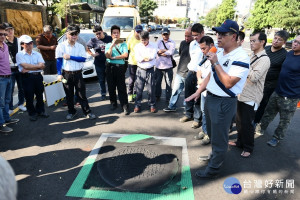 提升道路安全　中市試辦提升孔蓋抗滑率