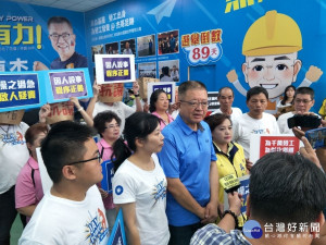 前立委陳杰（中）質疑這樣的黨還有救嗎？圖／記者鄧富珍攝