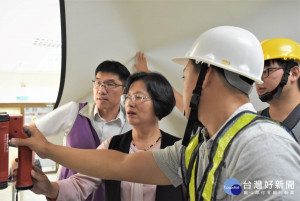 橋梁檢測儀器示範。圖／記者鄧富珍攝