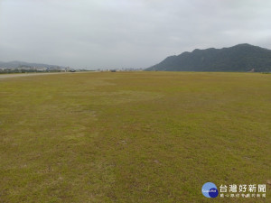 桃園國際風箏節將在大溪中庄調整池土丘進行，前置作業已展開。

