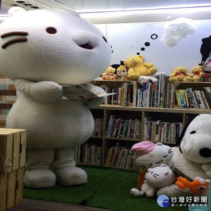 閱讀闖關送花苗　北市圖行動書車邀您體驗書語花香享書香（圖／台北市立圖書館提供）