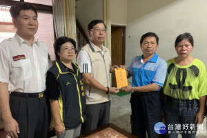 消防局長李明峯慰問殉職警消張哲嘉家屬。
