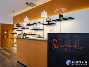 微熱山丘在新加坡著名的萊佛士酒店設門市。（微熱提供）