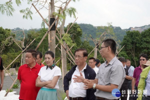 立委許淑華、縣長林明溱等到名間了解生態公園新景點。（縣府提供）