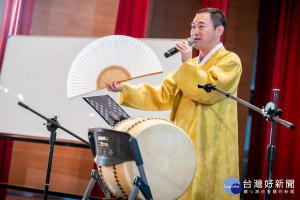 說唱表演。