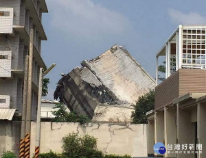 北港萬有紙廠拆除作業引發噪音及空汙等問題，社區居民透過民代表達強烈關切，縣府開罰並要求廠商遵守環保、建築相關法規進行作業，確保當地居民的權益。（圖／記者陳昭宗翻攝）