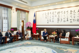 總統蔡英文今（28）日接見來自歐洲的「盧森堡國會議員訪團」時表示，近期來自歐洲、國際社會對台灣的支持力道是前所未見。（圖／總統府Flickr）