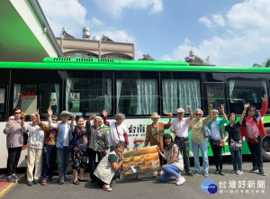 南市65歲銀髮族坐公車攏免錢。