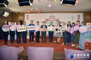 高市副市長葉匡時出席台灣好行-大樹祈福線暨哈佛快線「雄愛旺來」好行套票上市記者會。