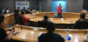 新北市交通局率先主動接洽美食外送平台業者Uber Eats辦理交通安全講習，由台北區監理所專業講師針對外送員騎乘機車的交通規則和防禦駕駛觀念進行宣導