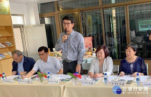 立委劉建國爭取經費輔導古坑華山展示場示範場域進行咖啡創生，設置示範性意象、重新包裝設計與行銷，讓台灣咖啡文化創生精緻。