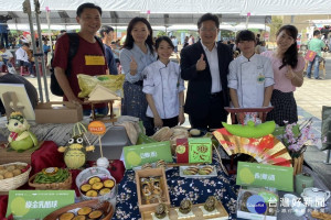 台首大校長戴文雄、研發長陳儒賢及蘇智鈴老師等對參賽同學為校爭光表示稱許。