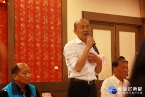 韓國瑜至名間進行農業座談，認智慧農業電子商務很重要。（記者扶小萍攝）