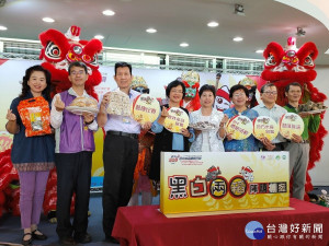 田中520黑白兩稻陣頭相挺。圖／記者鄧富珍攝