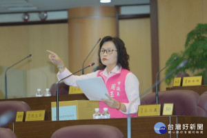 市議員周玉琴要求市府儘速訂定「非都市土地古蹟容積移轉辦法」，方便辦理楊梅道東堂、雙堂屋等古蹟保留，並建議活化古蹟與周遭景觀結合為觀光廊帶。(圖／桃園市議會提供)